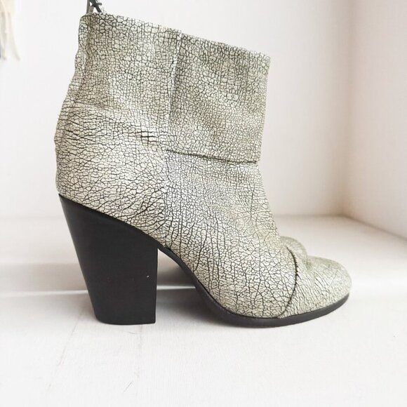 Rag & Bone Newbury Crackled Leather Classic Back Zip Booties 40 - Picture 2 of 10